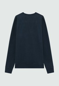 Maglione a maniche lunghe blu navy scuro con collo a giro e polsini e orlo ribattuti, fotografato da dietro su uno sfondo chiaro uniforme.