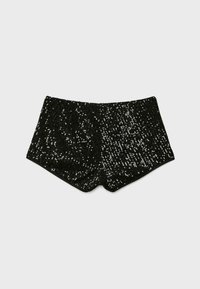 Czarne szorty cekinowe o dopasowanym kroju, charakteryzujące się gładką fakturą i błyszczącą powierzchnią dzięki niezliczonym małym, odbijającym światło cekinom.
