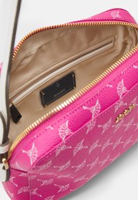 JOOP! CORTINA CLOE SHOULDERBAG - Axelremsväska - pink