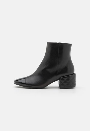 JENDAYI - Ankle boot