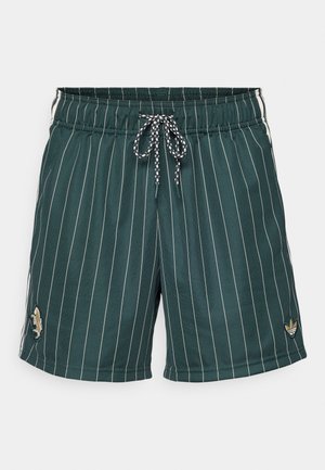 Mørkegrønne stribede shorts med elastiklinning, der har snor og logo detaljer. Fremstillet af letvægtsstof for komfort.