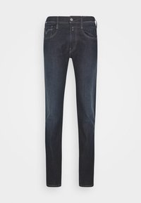 Jeans de mezclilla oscura con un ajuste slim, que cuentan con un diseño clásico de cinco bolsillos, cierre frontal con botón y detalles de costura en contraste.