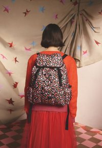 Cath Kidston UTILITY  - Turistinė kuprinė - black folding star ditsy