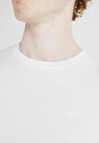 Hollister Co. CREW SEASONAL 7 PACK - Βασικό μπλουζάκι - multi-coloured