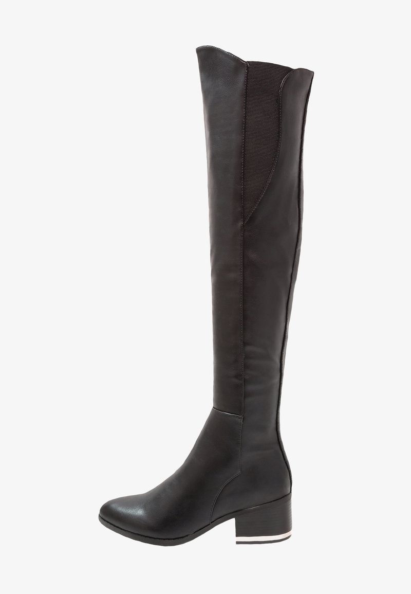 Bottes noires au-dessus du genou en cuir lisse, avec des panneaux latéraux élastiques, bout rond et un petit talon empilé avec un accent blanc.
