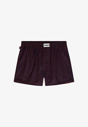 Boxerini a righe in blu scuro e rosso, realizzati in tessuto morbido. Vita elastica, taglio regolare, etichetta con logo sul lato, dettagli minimi.