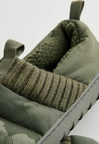 Next REGULAR FIT zielony