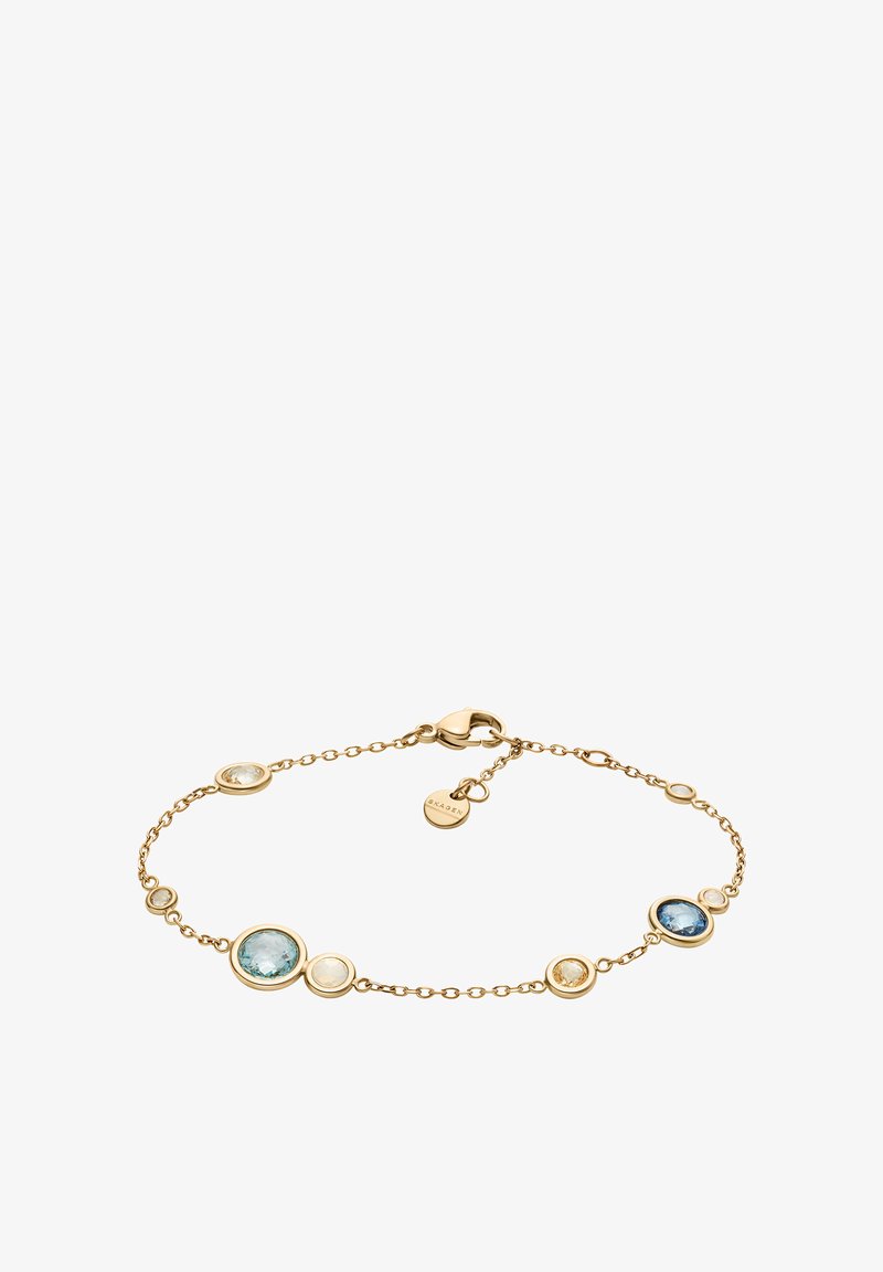 Bracelet en ton or comprenant une chaîne délicate avec des montures circulaires et diverses pierres colorées, dont bleu, vert et transparent.