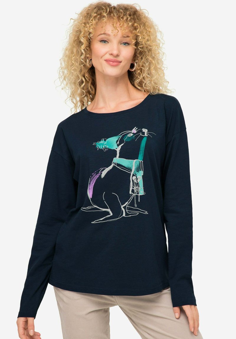 Granatowa koszula z długim rękawem z kolorowym wzorem graficznym przedstawiającym zwierzęta. Miękka tkanina, luźny krój i szeroki dekolt dla wygody.