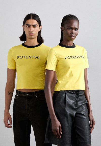 STAMM POTENTIAL FITTING TEE UNISEX - Tricou cu imprimeu - yellow