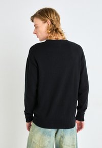 GAP LOGO INTARSIA CREW - Strickpullover - black