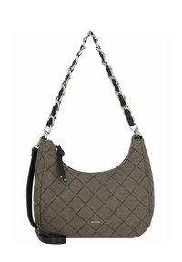 Borsa trapuntata in tessuto grigio con forma curva. Presenta una tracolla in catena metallica argento e un accento in pelle nera. Chiusura con zip liscia.