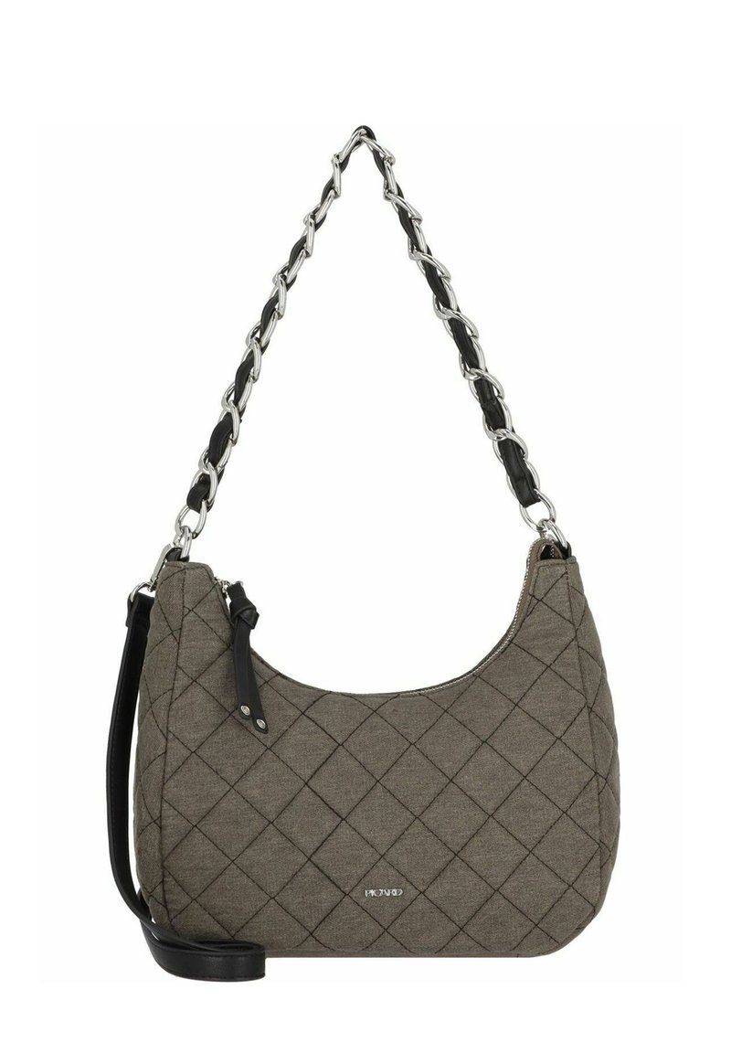 Borsa trapuntata in tessuto grigio con forma curva. Presenta una tracolla in catena metallica argento e un accento in pelle nera. Chiusura con zip liscia.