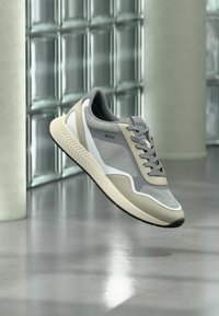 Δεν επιλέχθηκε, open beige