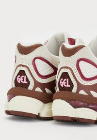 ASICS SportStyle GEL NYC UNISEX - Sapatilhas - cream/sweet pink