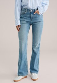 WE Fashion BLUE RIDGE - Jean bootcut - light blue