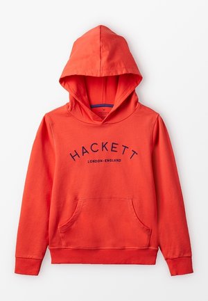 Czerwona bluza z kapturem z kieszenią kangurka, z niebieskim nadrukowanym logo „HACKETT LONDON ENGLAND” na piersi. Materiał bawełniany, luźny krój.