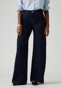 Levi's® 318™ SHAPING WIDE LEG - Flared-farkut - tall glass of water-0009