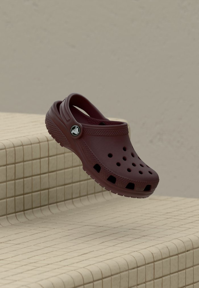 Crocs CLASSIC CLOG UNISEX - Mules - heritage red