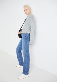 ONLY ONLEMILIE - Tiesaus kirpimo džinsai - medium blue denim