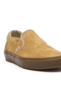 Vans CLASSIC SLIP-ON UNISEX - Belebújós cipők - pig suede gum antelope