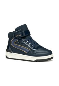 Sneaker alta blu navy realizzata in pelle sintetica con pannello laterale testurizzato, accenti dorati, colletto imbottito e suola in gomma bianca.