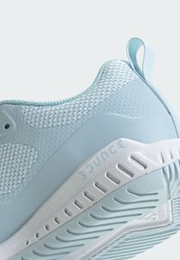 adidas Performance BOUNCE - Treenikenkä - ice blue   cloud white   cloud white