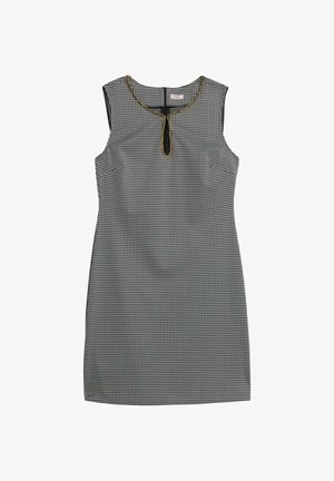 Ärmelloses Kleid im schwarz-weißen Hahnentritt-Muster mit einem Schlüssellochausschnitt und goldenen Akzentborten am Hals.