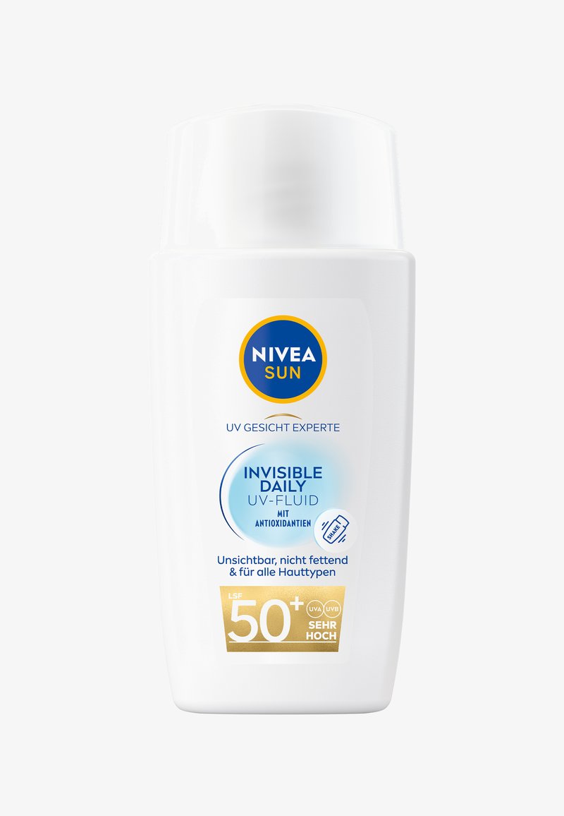 Sonnenschutzmittel in einer weißen Kunststoffflasche mit blauem und gelbem Logo. Das Etikett trägt den Schriftzug "Unsichtbarer täglicher UV-Fluid", SPF 50+, mit enthaltenen Antioxidantien.