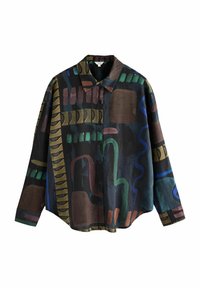 Camisa de botones multicolor con un corte holgado, que presenta patrones abstractos en verde, azul, marrón y negro sobre una tela texturizada.