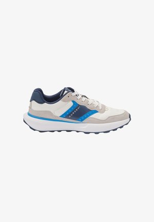 Fehér és szürke sneaker kék kiemelésekkel, fehér fűzőkkel és "KOROSHI" felirattal az oldalon, külső oldalról nézve.