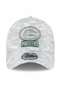 Grau camouflierter Cap mit einem gebogenen Schirm, der vorne ein gesticktes grünes "G"-Logo und den Text "PACKERS" zeigt. Größe mittel-groß.