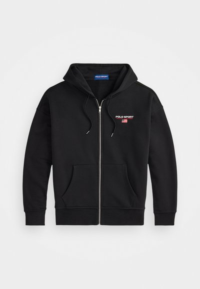 Mustalt tõmblukuga kapuutsiga sviiter, millel on ees taskud, nöörid ja rindadel väike "Polo Sport Ralph Lauren" logo lipuga.