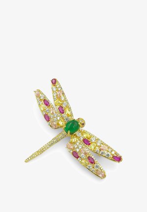 Broche en forme de libellule en or avec une pierre centrale verte, ailes décorées de pierres gemmes roses, jaunes et transparentes.
