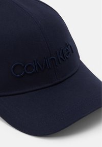 Calvin Klein EMBROIDERY UNISEX - Sapka - dark blue