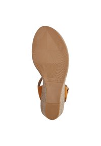 Semelle de sandale beige avec surface en caoutchouc texturé. Présente un talon tissé beige et une marque estampée. Taille 37 indiquée sur la semelle.