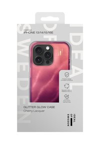 Ovitek Glitter Glow za iPhone 13/14/15/16E, v zaključku z češnjevo lakiranjem. Ponaša se s sijočo vijolično barvo, zaščitnim dizajnom in kvaliteto, preizkušeno pri padcih.