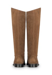 Stivali alti fino al ginocchio in camoscio marrone con una texture liscia, punte arrotondate e un tacco basso a blocco nero. Cuciture posteriori arricchiscono il design.