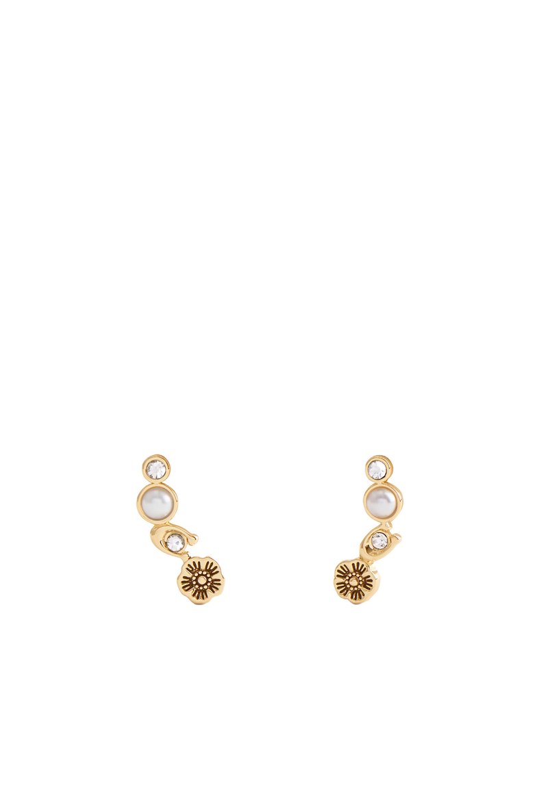 Goldene Ohrringe mit zwei weißen Perlen, drei klaren Edelsteinen und einem blumenförmigen Akzent. Elegantes, geschwungenes Design mit strukturiertem Finish.