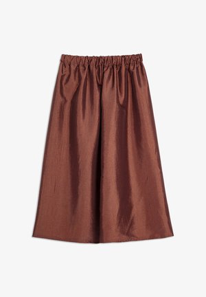 Smeđe, lagane kulote s elastičnim pojasom, koje imaju glatku, sjajnu teksturu i širok, lepršav dizajn nogu.