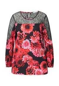 Blus med lång ärm i svart blommönster, prydd med stora röda och rosa blommor, spetsdetalj på axlarna och ett nyckelhål på baksidan.