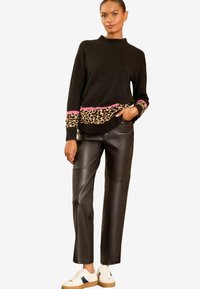 Love & Roses HIGH NECK - Džemperis - black animal colour block