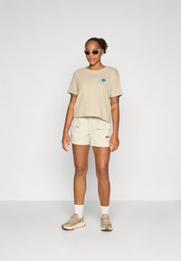 Patagonia UNITY FITZ EASY CUT RESPONSIBILI-TEE - T-shirts med print - pumice