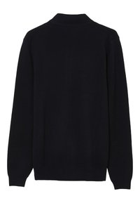 Maglione lavorato a maglia di un blu navy scuro con colletto, maniche lunghe e superficie texture. Design semplice e privo di ornamenti con polsini a coste.