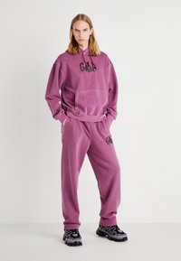 GAP Kapucni - red
