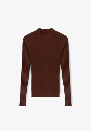 Brauner, gerippter Pullover mit langenÄrmeln und hohem Kragen in taillierter Passform. Verfügt über strukturierte, vertikale Linien über den Körper und die Ärmel.