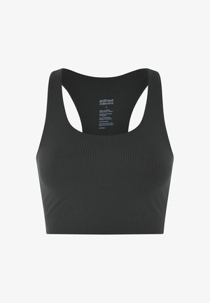 Čierny športový podprsenka so širokými ramienkami, výstrihom do oblúka a dizajnom s prekríženými chrbtovými ramienkami, vyrobená z recyklovaného polyesteru. Na zadnej strane sa nachádza značka.