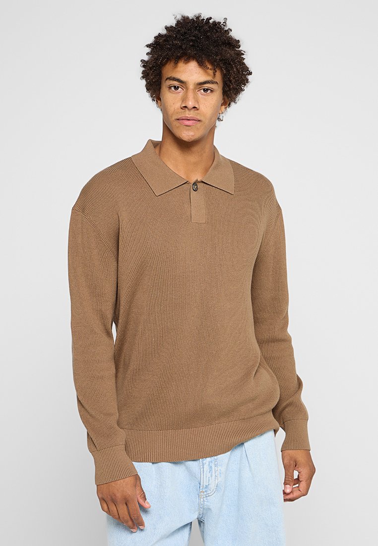 closed Trui bruin closed Trui bruin