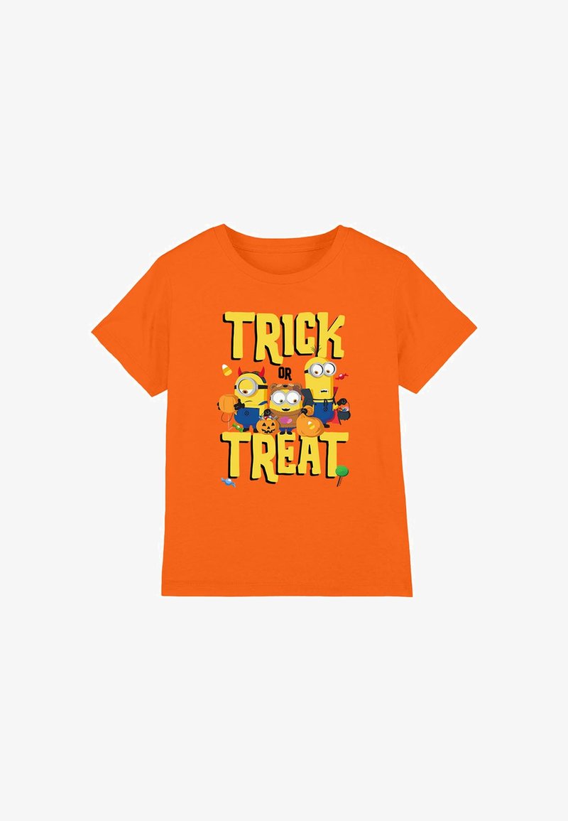 Oranges Baumwoll-T-Shirt mit dem Text "TRICK OR TREAT" und Cartoonfiguren, verziert mit Süßigkeiten und einem Kürbis-Graphic.