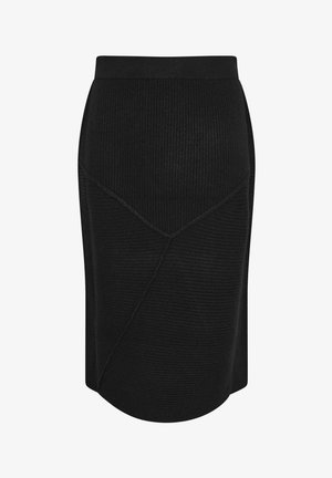 Czarna, żebrowana spódnica midi z dopasowanym pasem i ukośnymi detalami szwów, o prostym kroju i miękkiej teksturze.